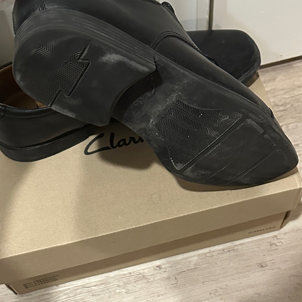 Clarks Men's Classic Black Dress Shoes - Picture 6 of 6
